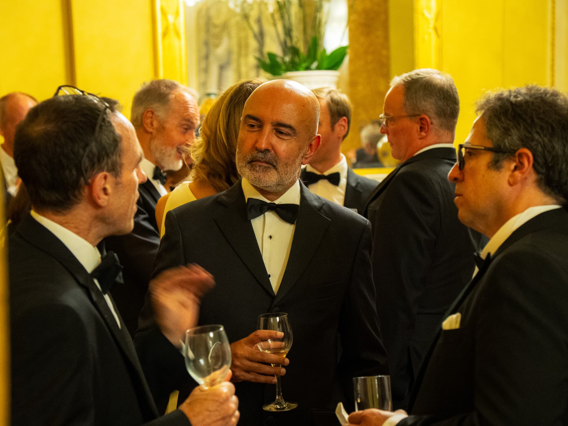Guests in conversation at the HLH dinner